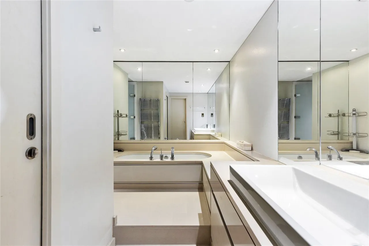 Royal Crescent Mews, London, W11, photo 7