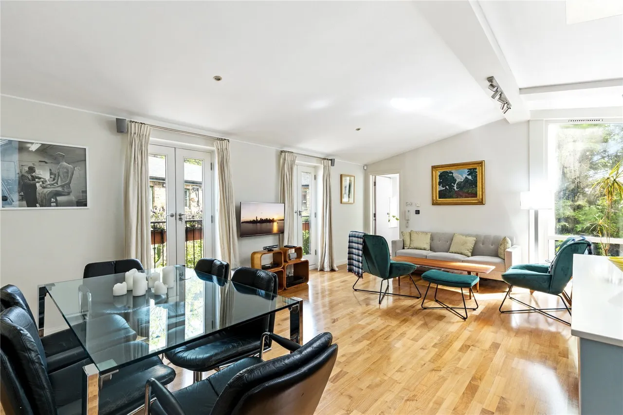 Royal Crescent Mews, London, W11, photo 2
