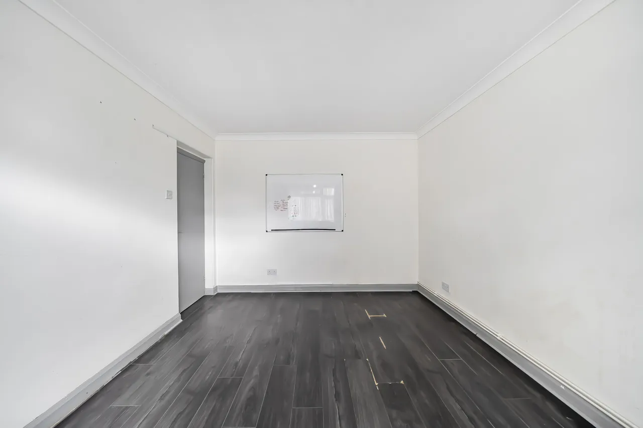 Victoria Road, Ruislip, HA4, photo 12