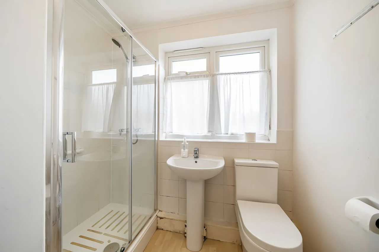 Victoria Road, Ruislip, HA4, photo 6
