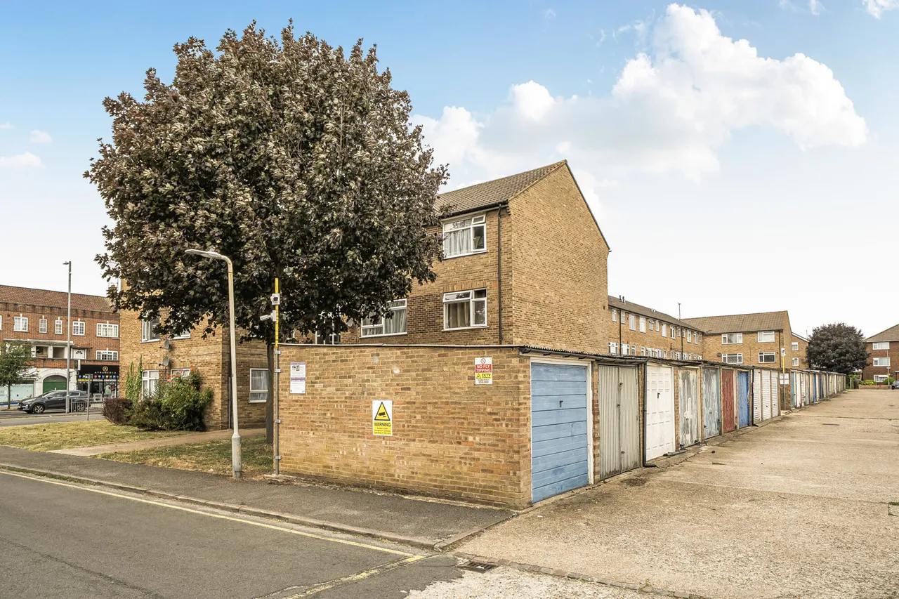 Victoria Road, Ruislip, HA4, photo 4