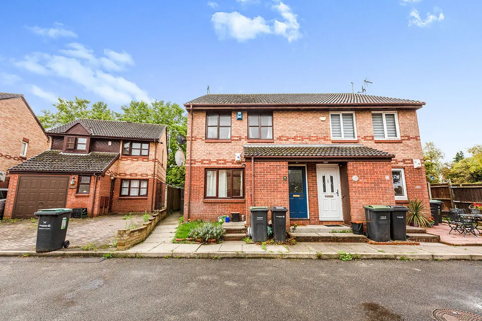 Maypole Road, Gravesend, Kent, DA12, photo 2