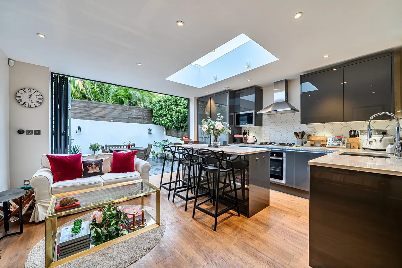2 bed flat for sale — Armadale Road, Fulham, London, SW6