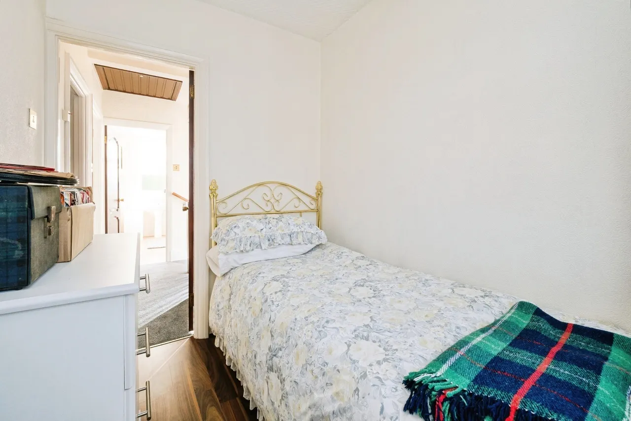 Minster Way, Hornchurch, Essex, RM11, photo 9