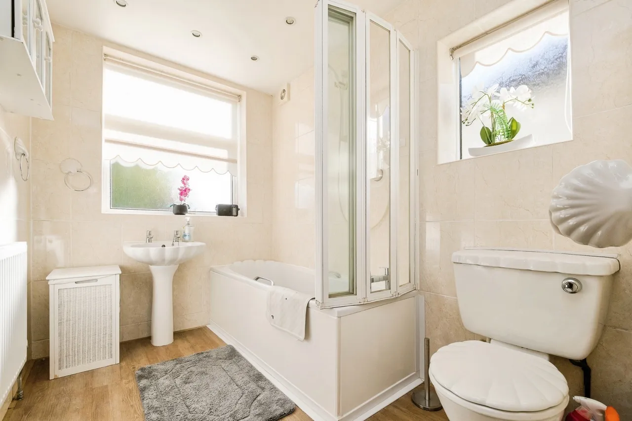 Minster Way, Hornchurch, Essex, RM11, photo 5