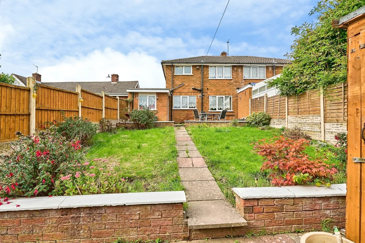 Wells Close, Tipton, DY4, photo 2