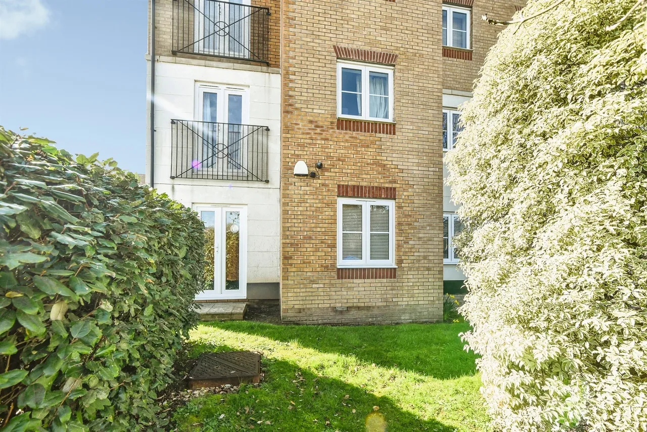 Twickenham Close, Swindon, photo 9