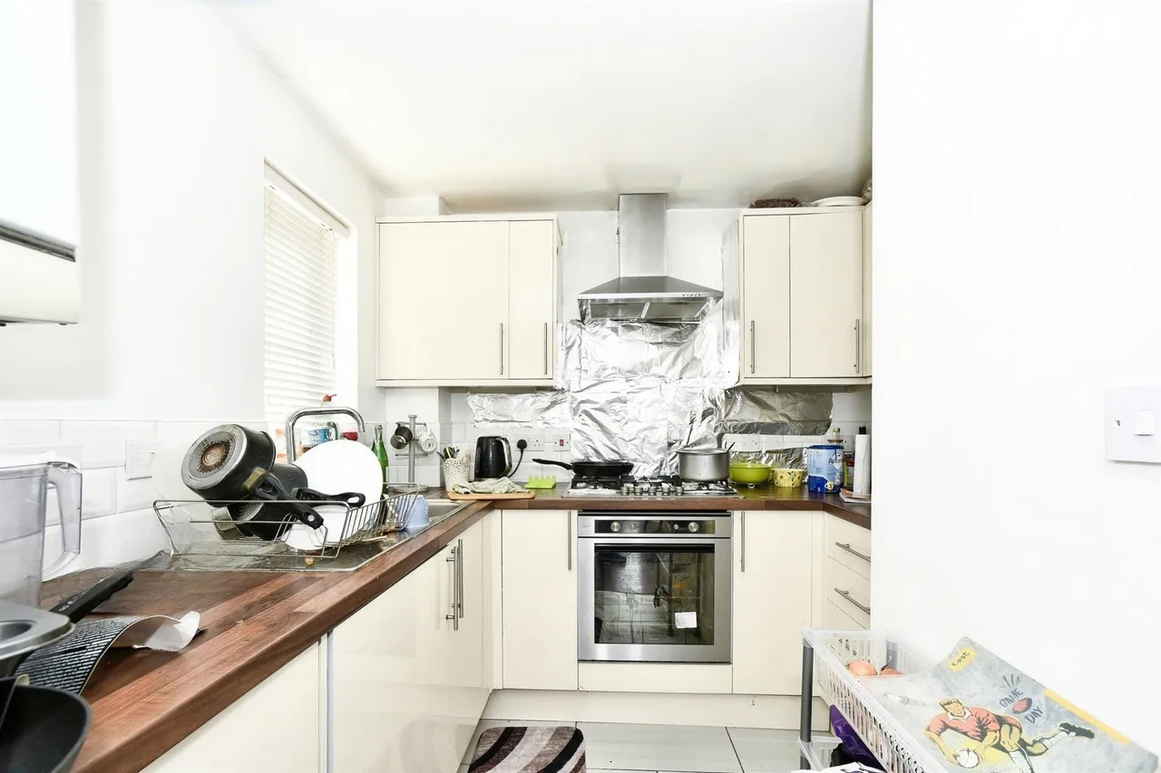 Twickenham Close, Swindon, photo 5