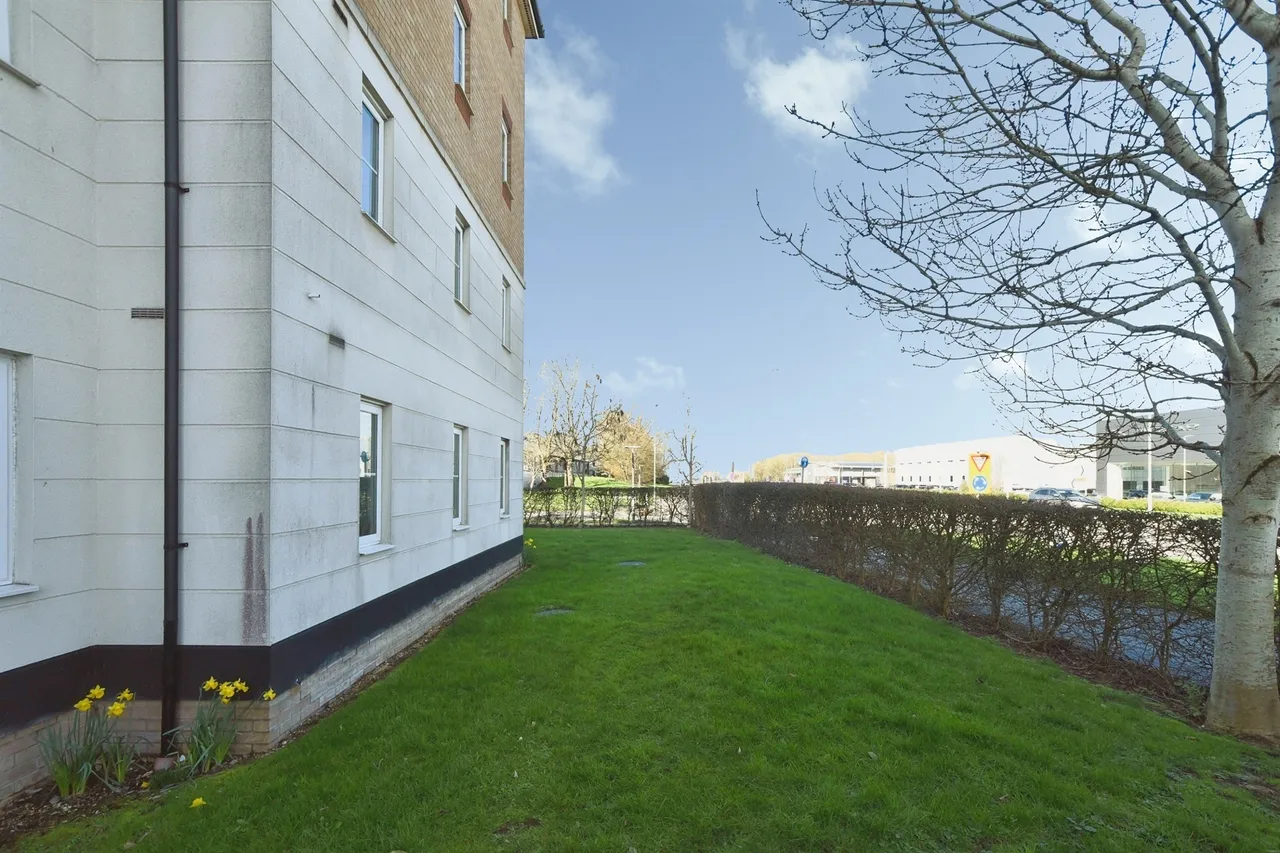 Twickenham Close, Swindon, photo 10