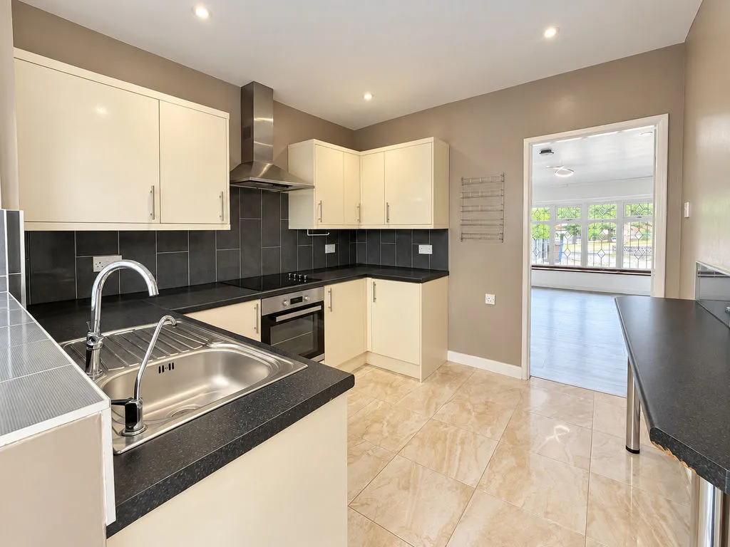 Cowley Green, Hednesford, WS12, photo 2