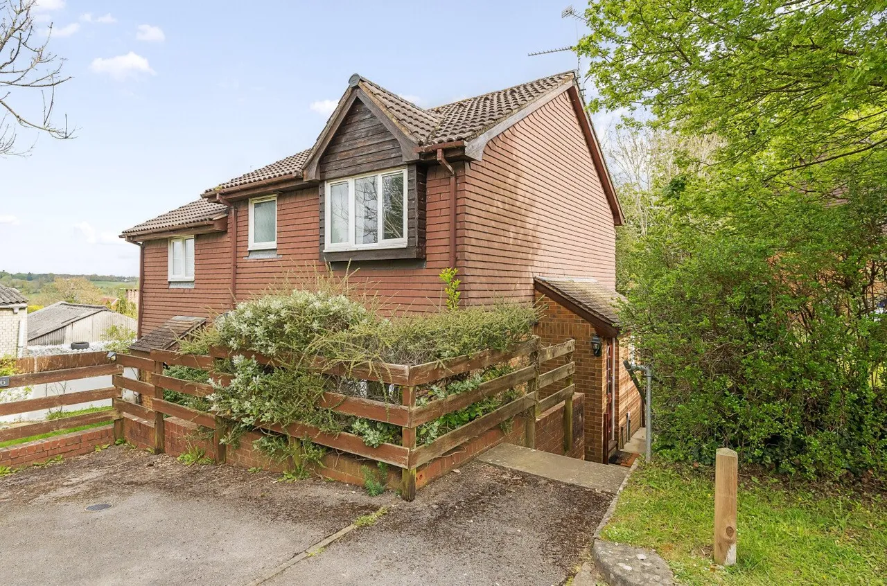 1 bed house for sale, St. Peters Gardens, Wrecclesham, GU10