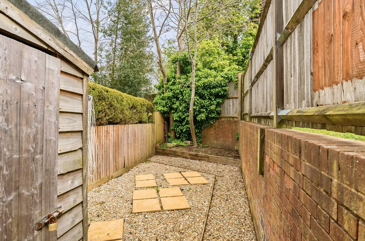 St. Peters Gardens, Wrecclesham, GU10, photo 11