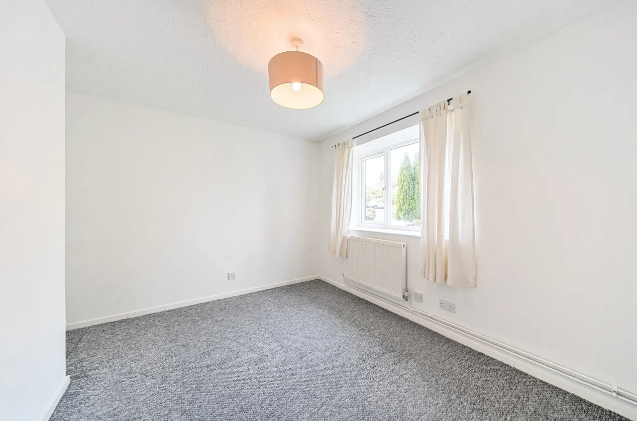 St. Peters Gardens, Wrecclesham, GU10, photo 6