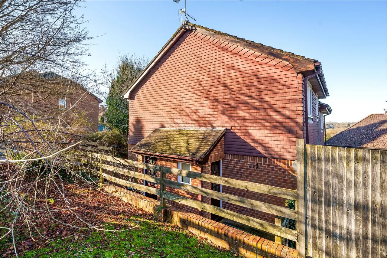 St. Peters Gardens, Wrecclesham, GU10, photo 12