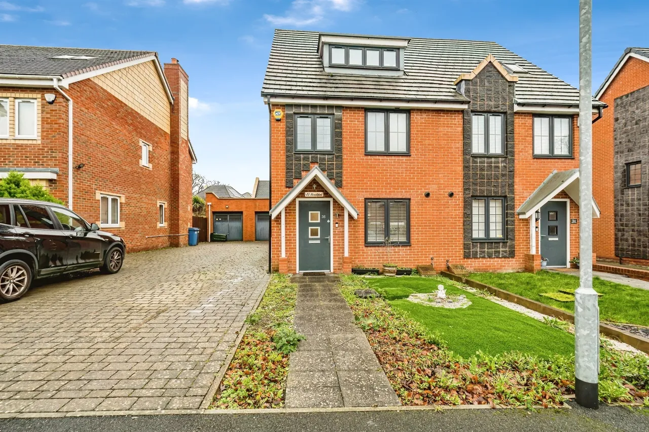 4 bed house for sale — Kennedy Avenue, High Wycombe