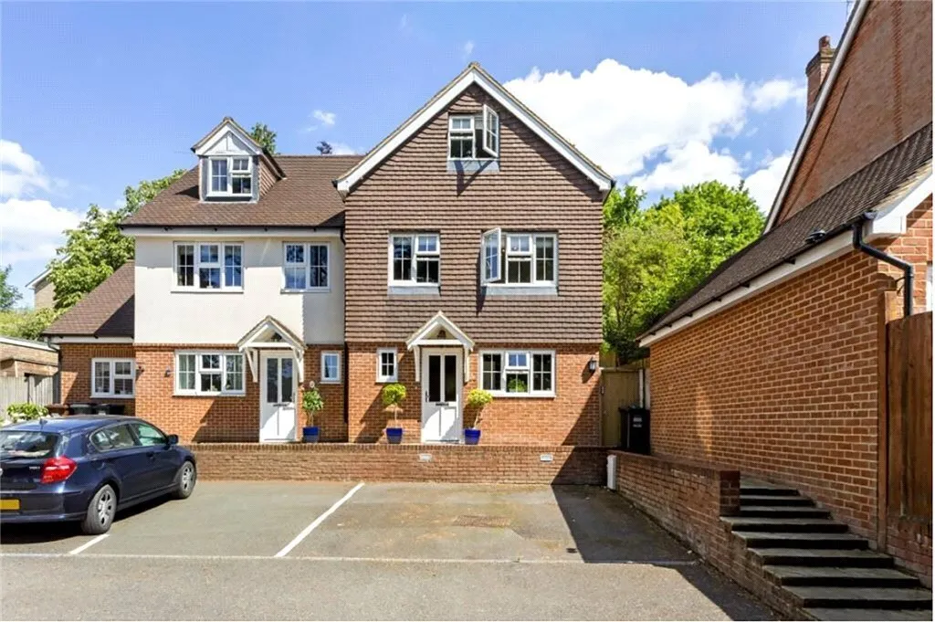 3 bed house for sale — Windrushes, Caterham, Surrey, CR3
