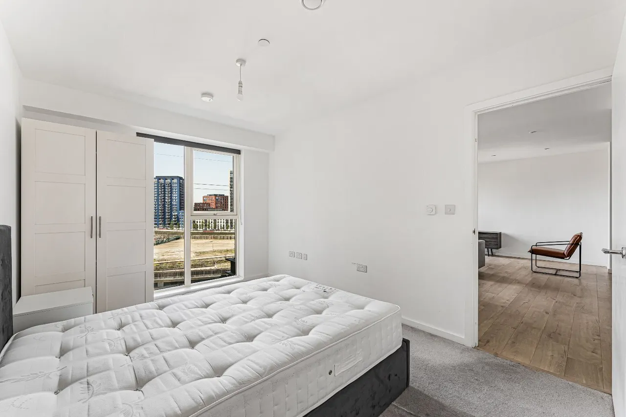 Silvertown Way, London, E16, photo 11