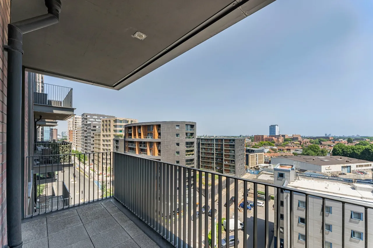 Silvertown Way, London, E16, photo 6