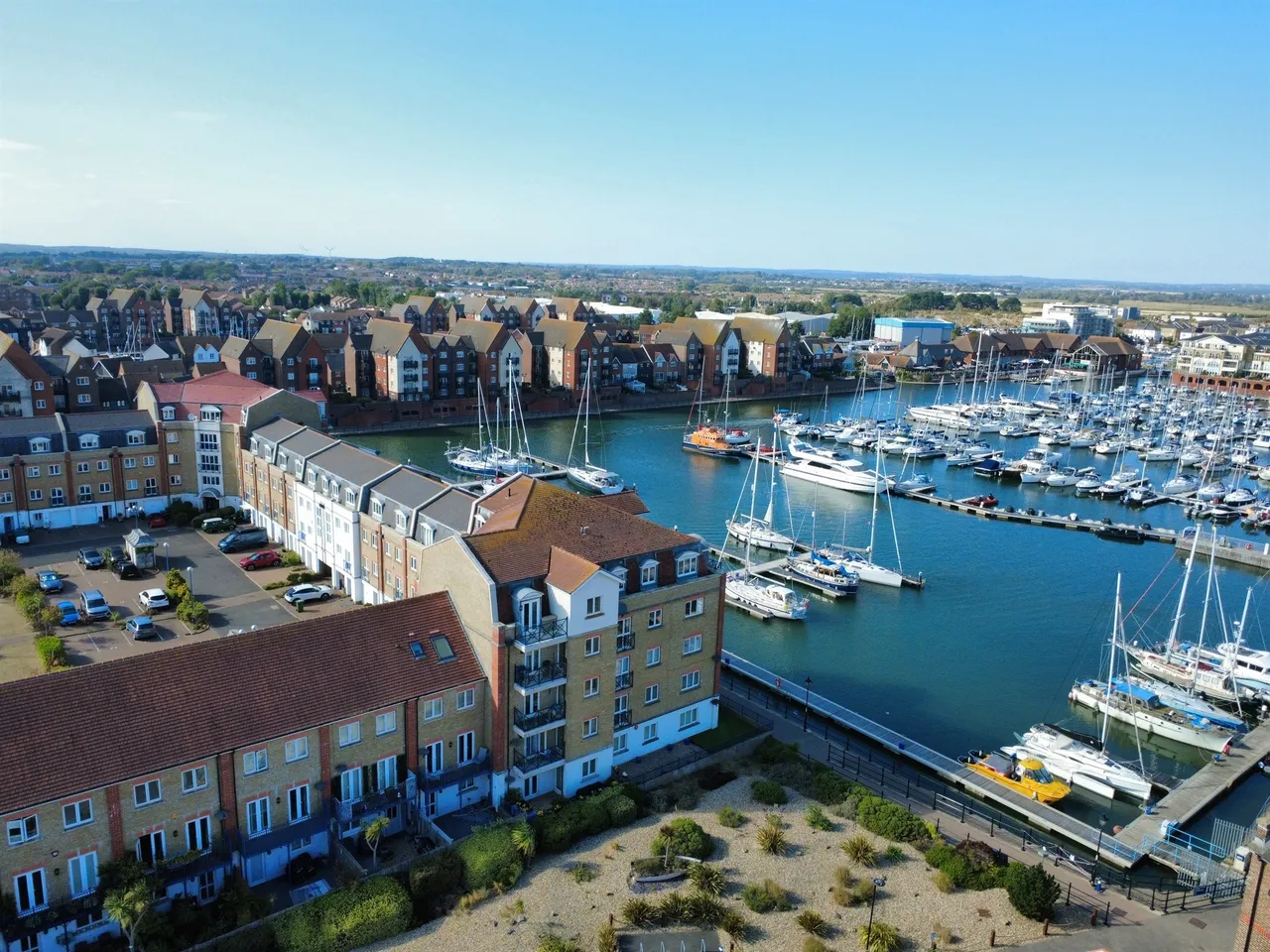 3 bed flat for sale — The Piazza, Eastbourne