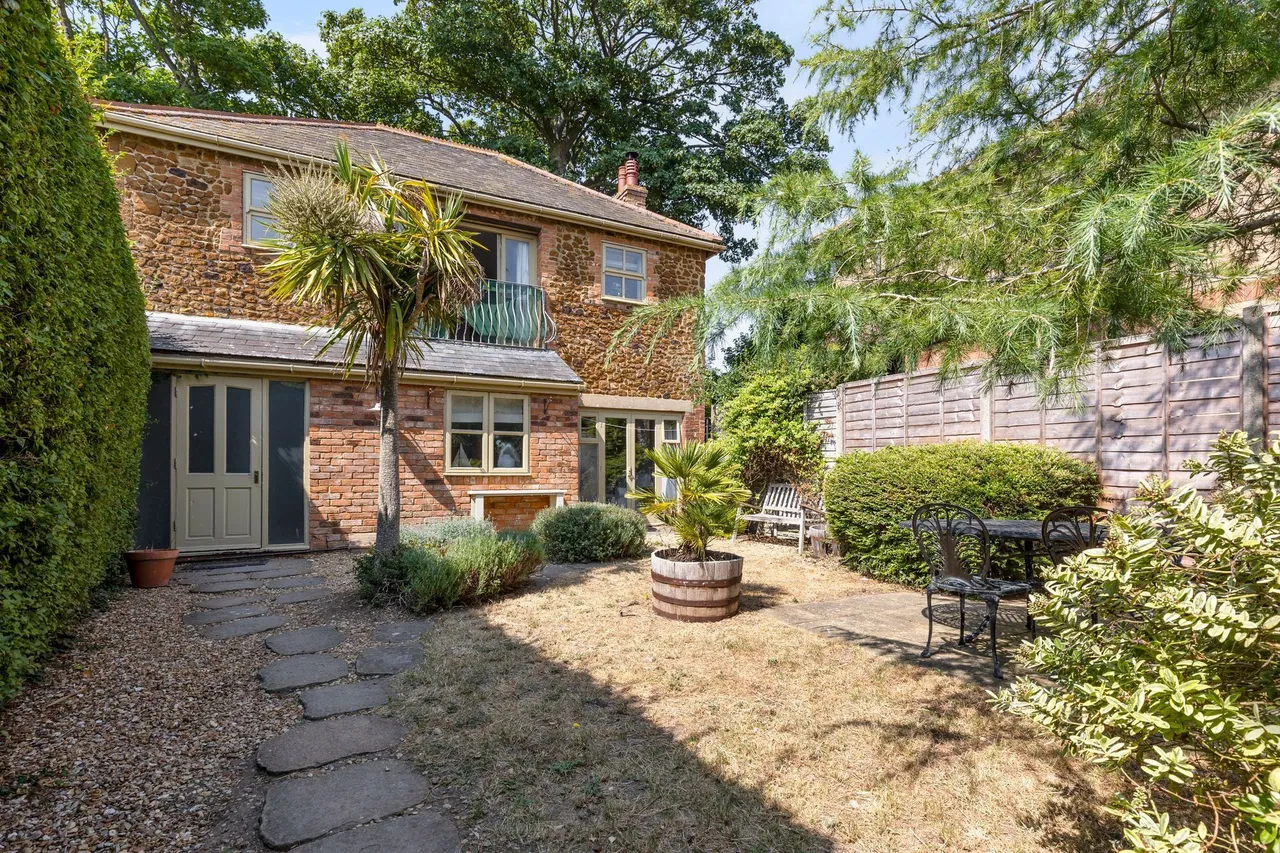 2 bed house for sale, Detached Coastal Home in Hunstanton j
