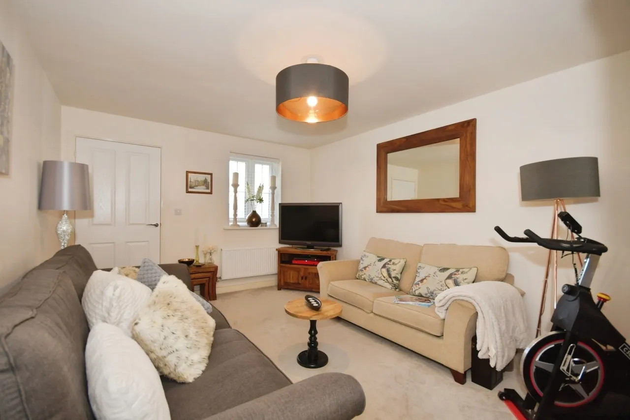Cairn Drive, Buxton, Derbyshire, SK17, photo 2