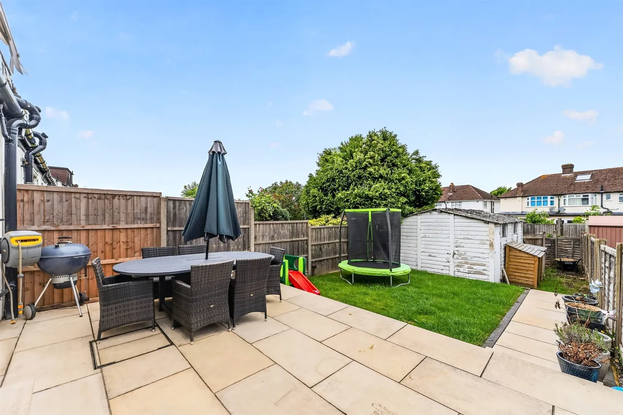 Dudley Drive, Morden, photo 6