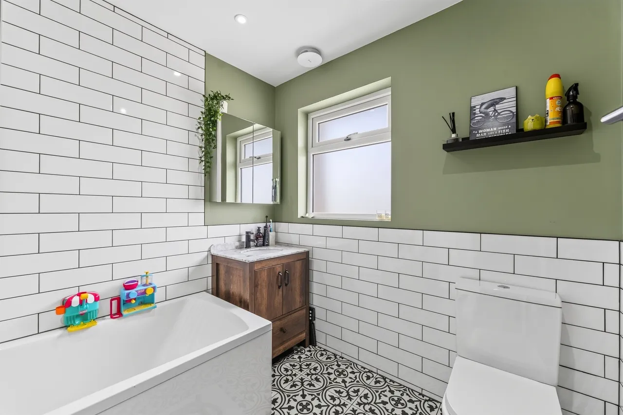 Dudley Drive, Morden, photo 12