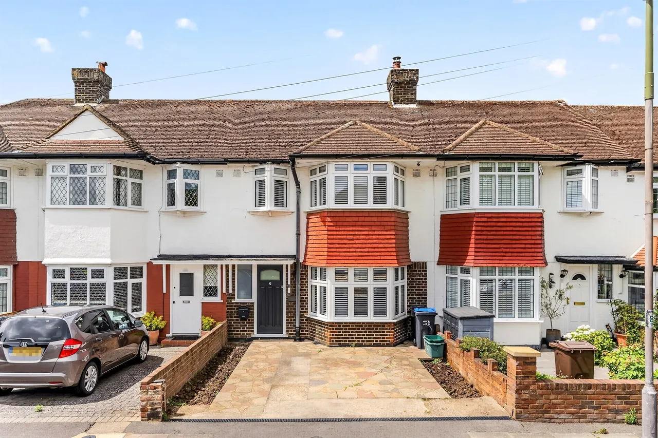 3 bed house for sale — Dudley Drive, Morden