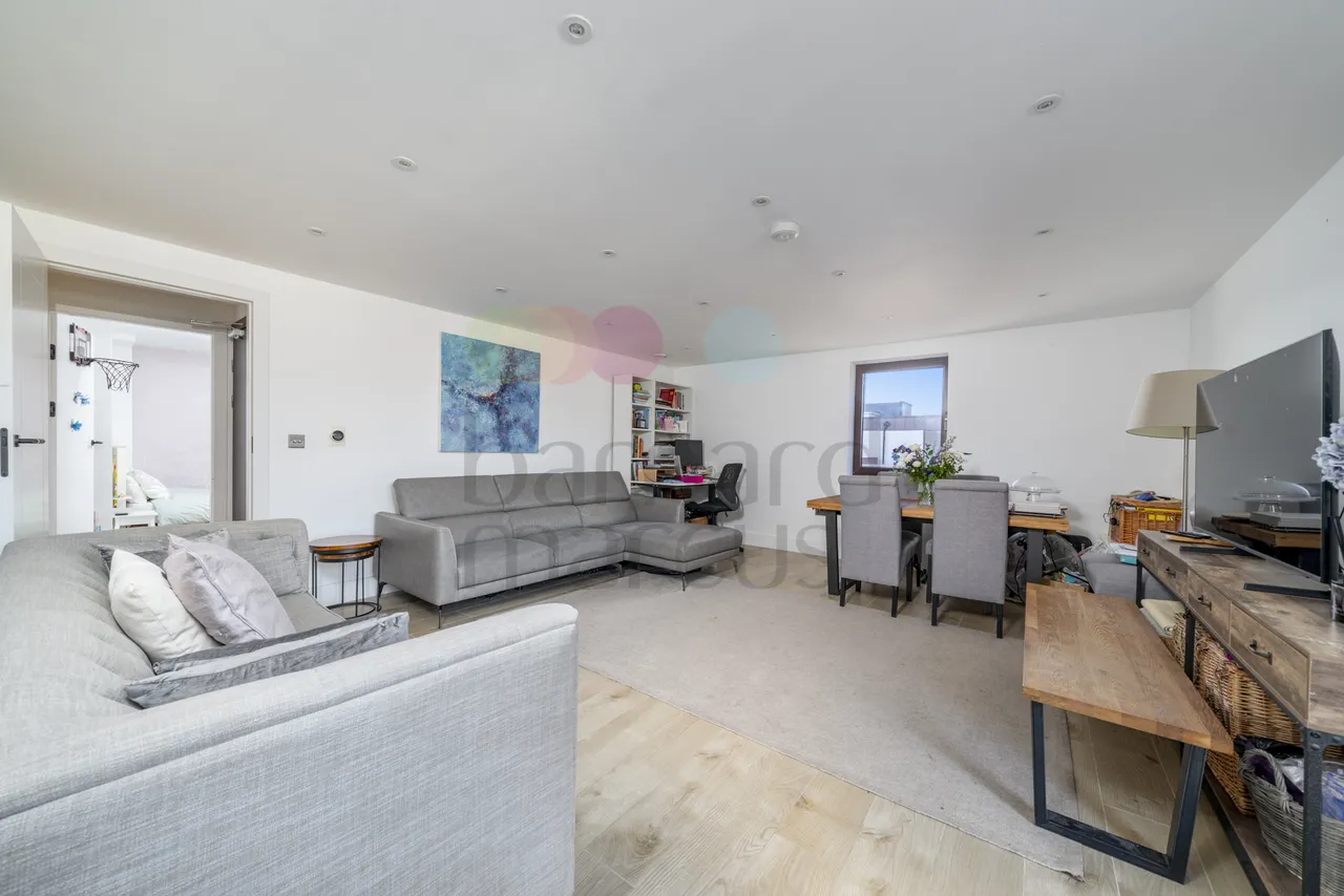 High Road, East Finchley, N2, photo 8
