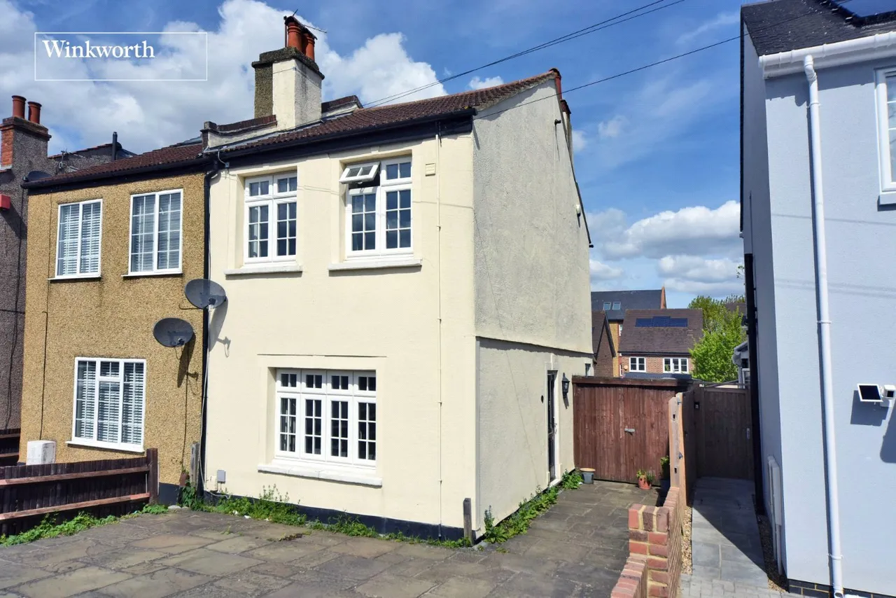3 bed house to rent — Clarkes Avenue, Worcester Park, KT4