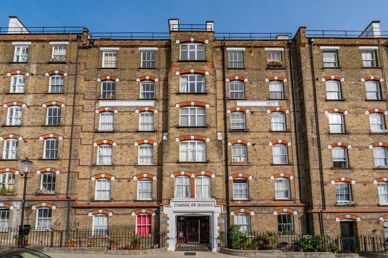 116 Campden Houses, Peel Street, London, photo 9