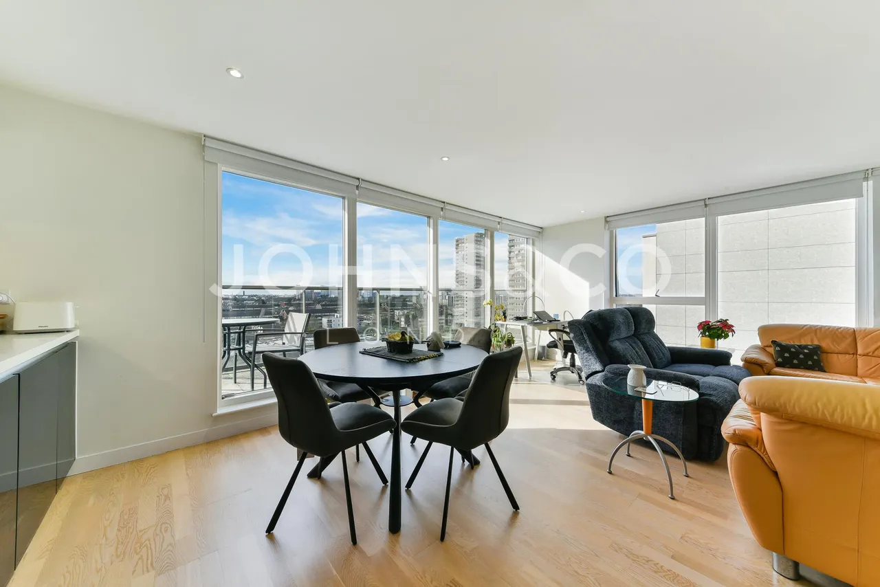 2 bed flat to rent, Pump House Crescent, Brentford, TW8