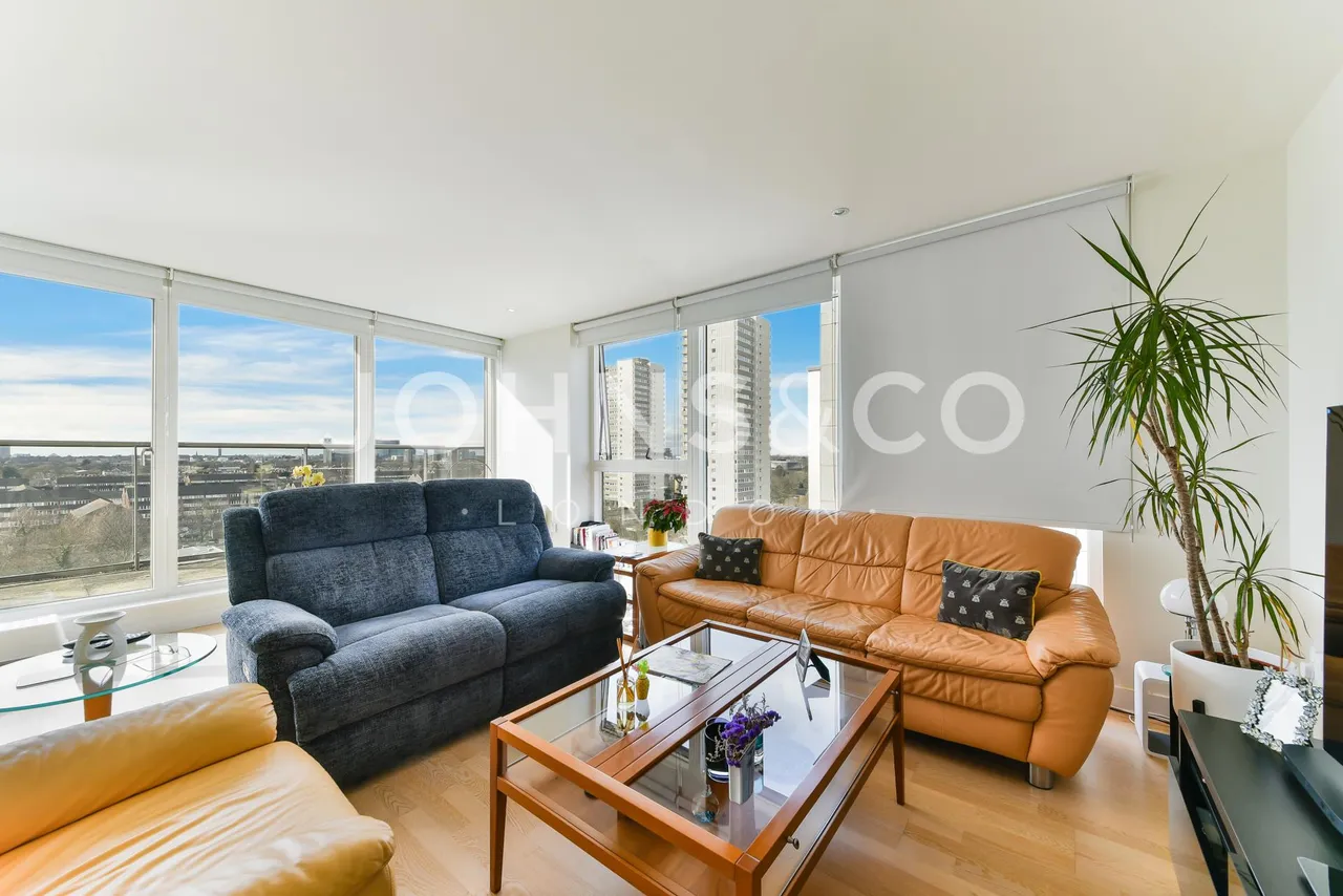 Pump House Crescent, Brentford, TW8, photo 4