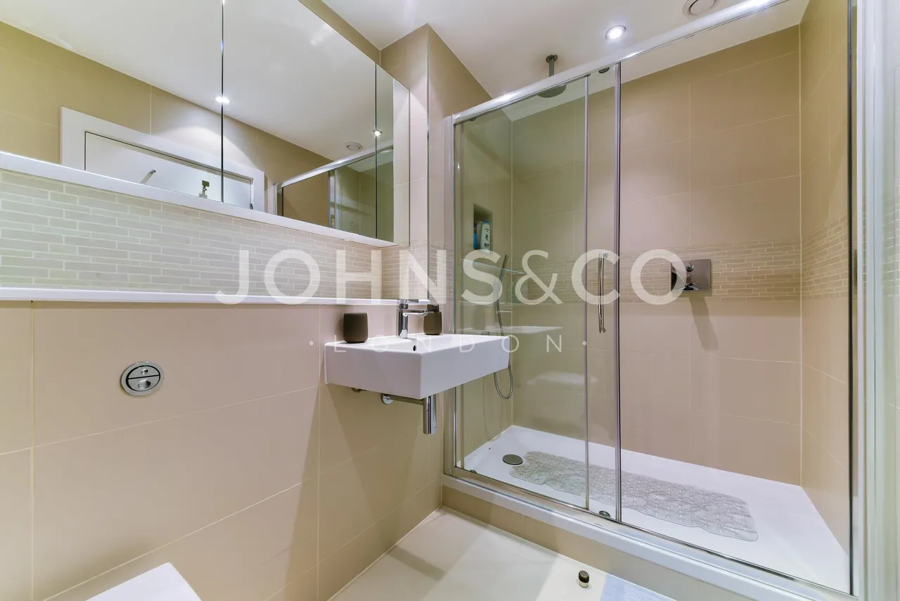 Pump House Crescent, Brentford, TW8, photo 8