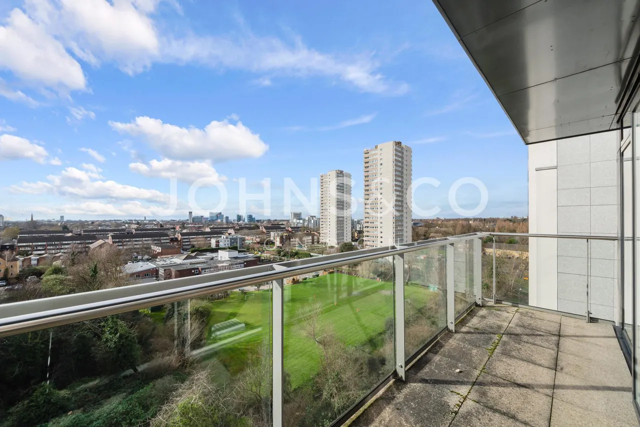 Pump House Crescent, Brentford, TW8, photo 9