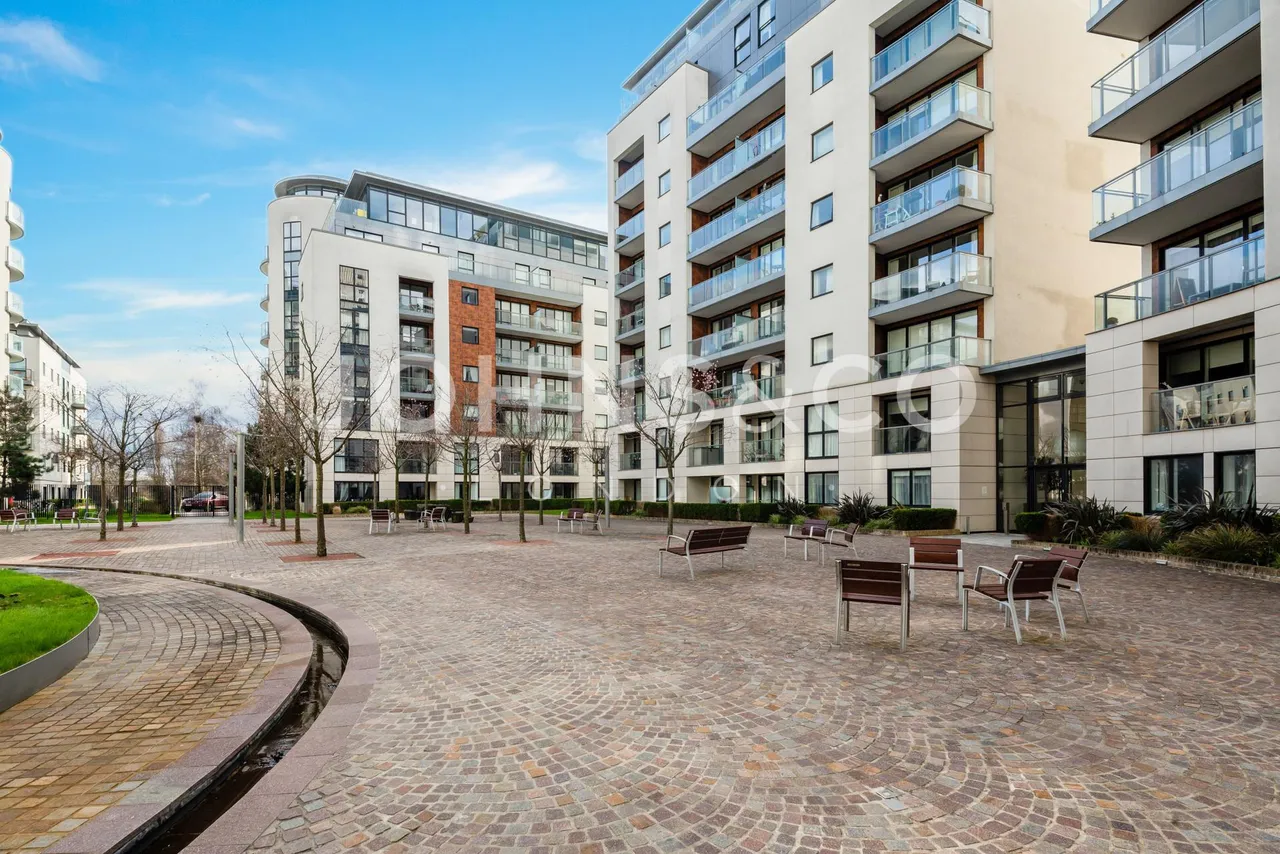 Pump House Crescent, Brentford, TW8, photo 11