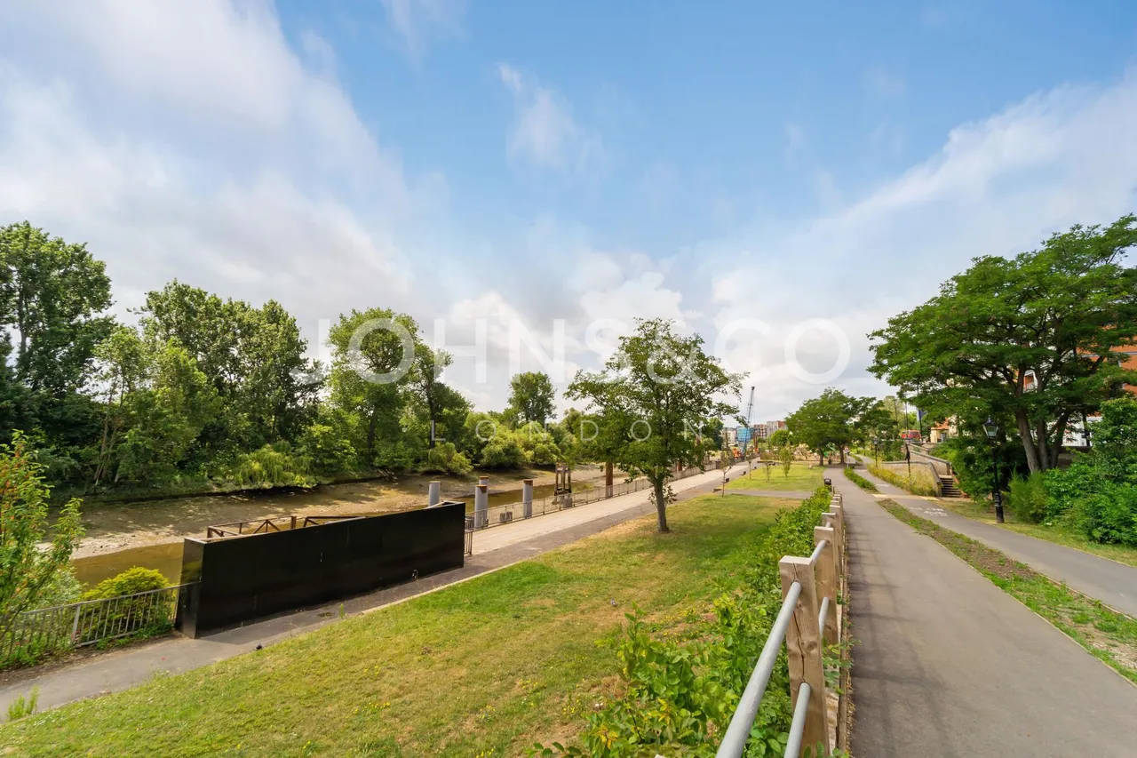 Pump House Crescent, Brentford, TW8, photo 12