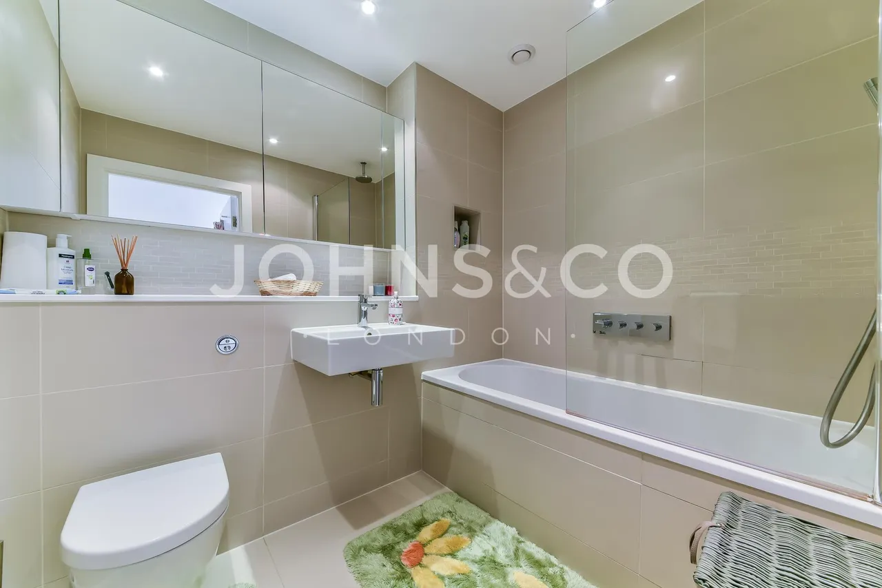 Pump House Crescent, Brentford, TW8, photo 6