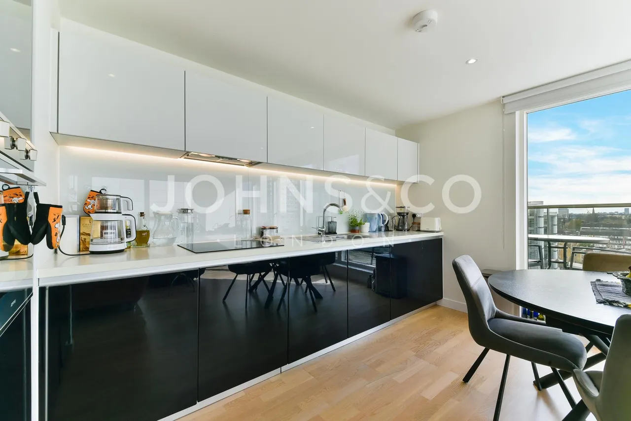 Pump House Crescent, Brentford, TW8, photo 10