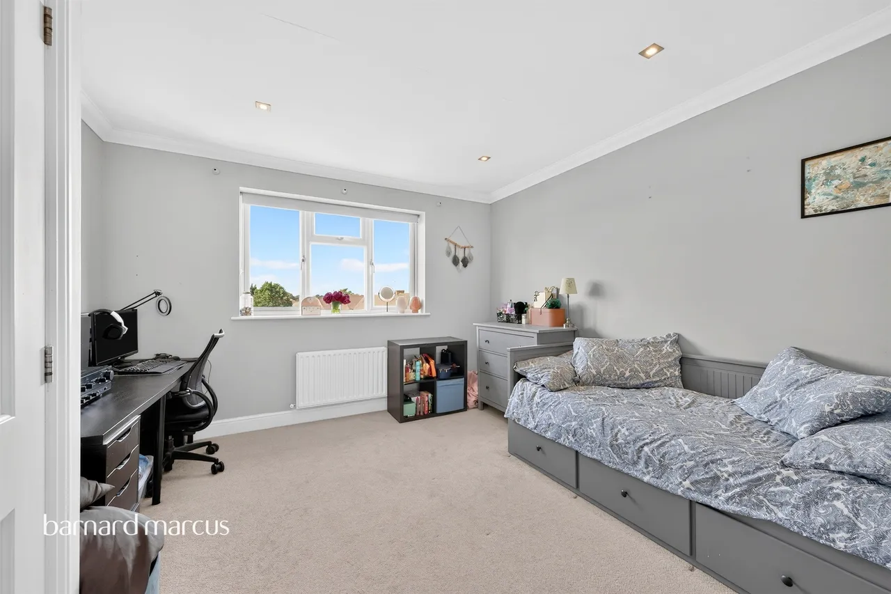 Browning Avenue, Worcester Park, KT4, photo 16