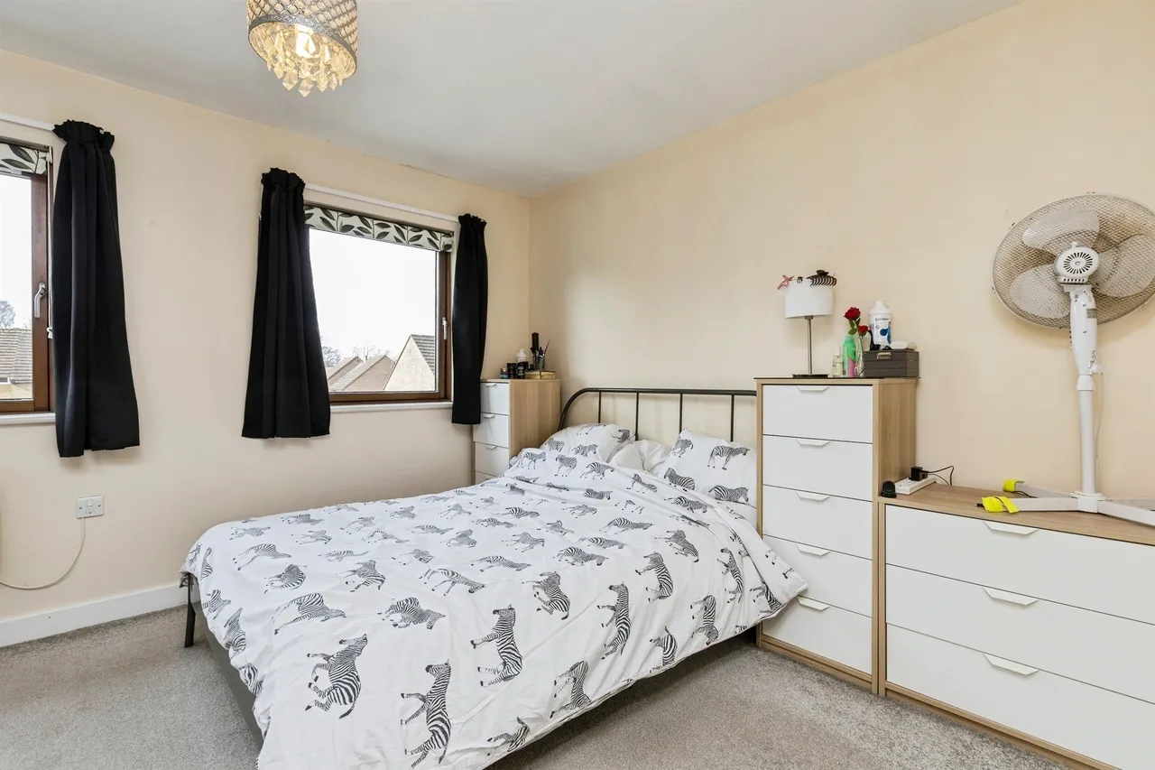 Oakwood Court, Crawley, photo 6