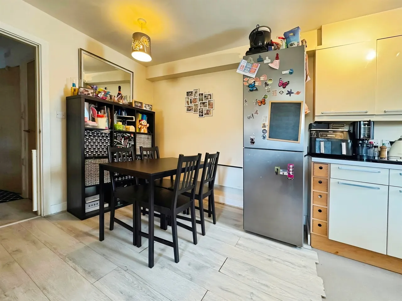 Oakwood Court, Crawley, photo 4