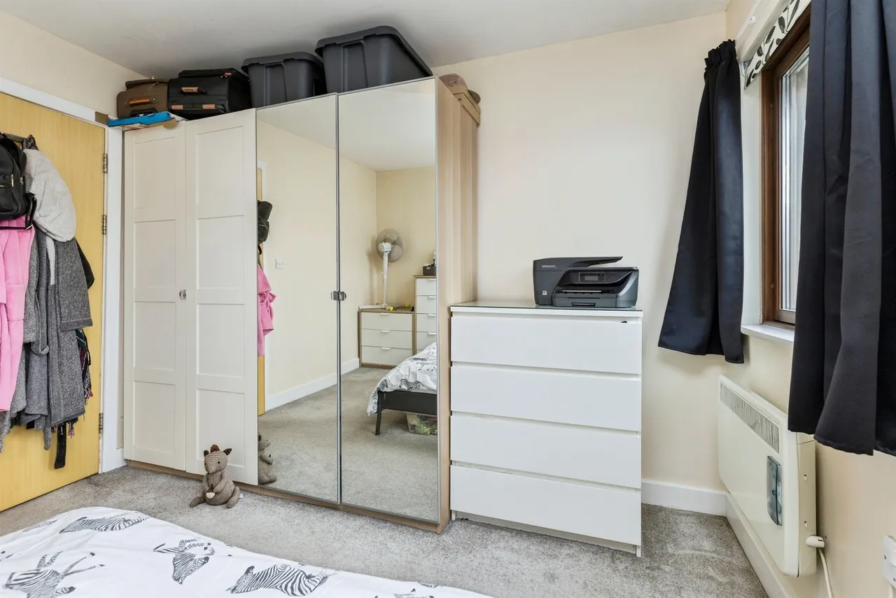 Oakwood Court, Crawley, photo 8