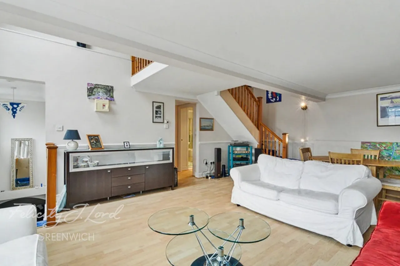 2 bed flat to rent, Devonshire Drive, SE10