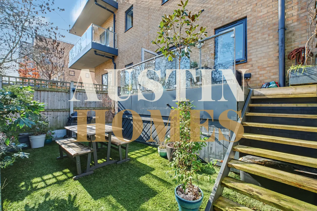Thornbury Way, London, E17, photo 2