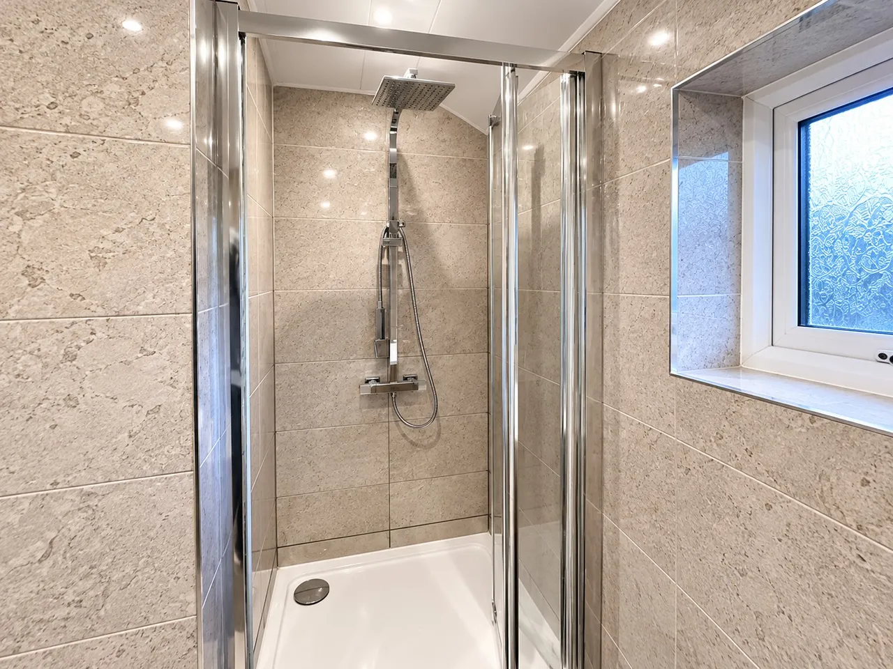 Spacious Three-Bedroom House to Rent, photo 16