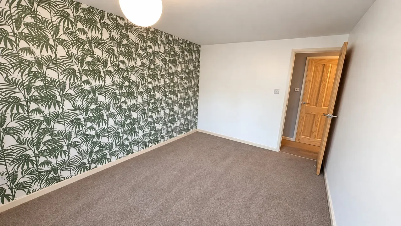 Spacious Three-Bedroom House to Rent, photo 9