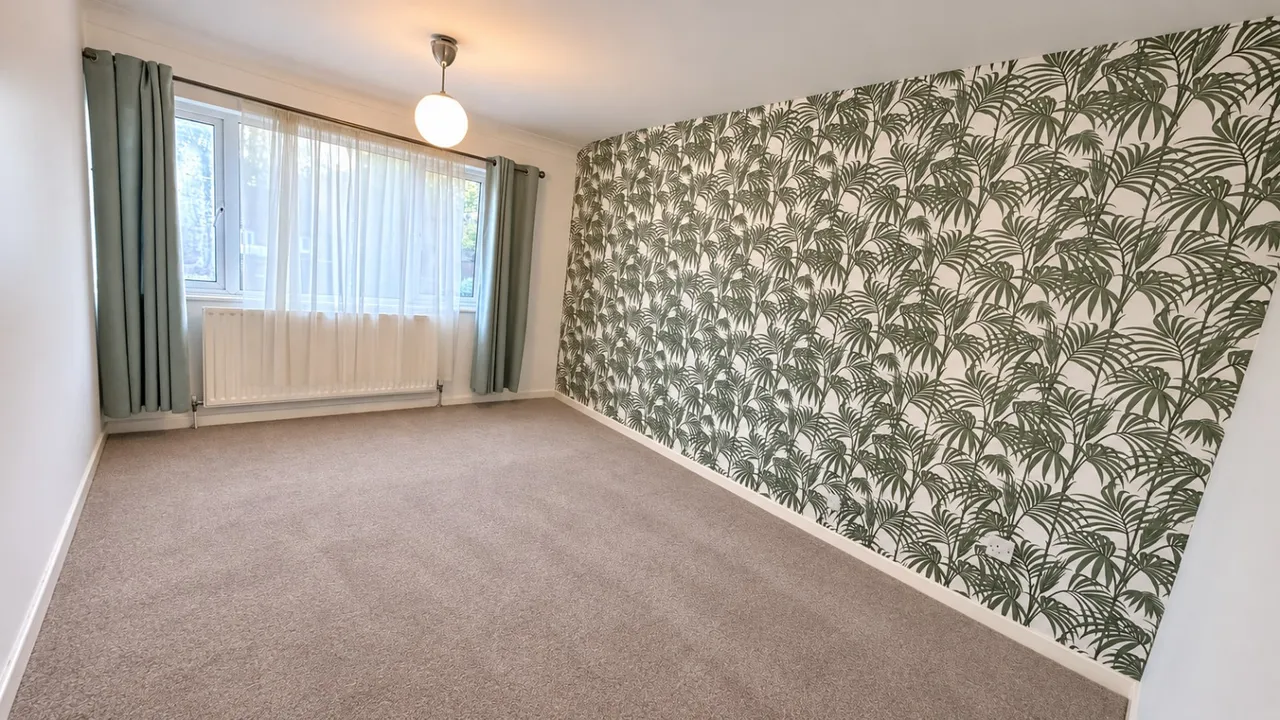 Spacious Three-Bedroom House to Rent, photo 8