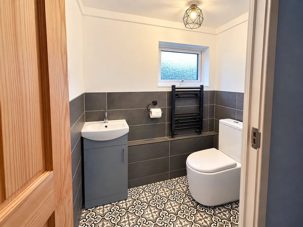 Spacious Three-Bedroom House to Rent, photo 13