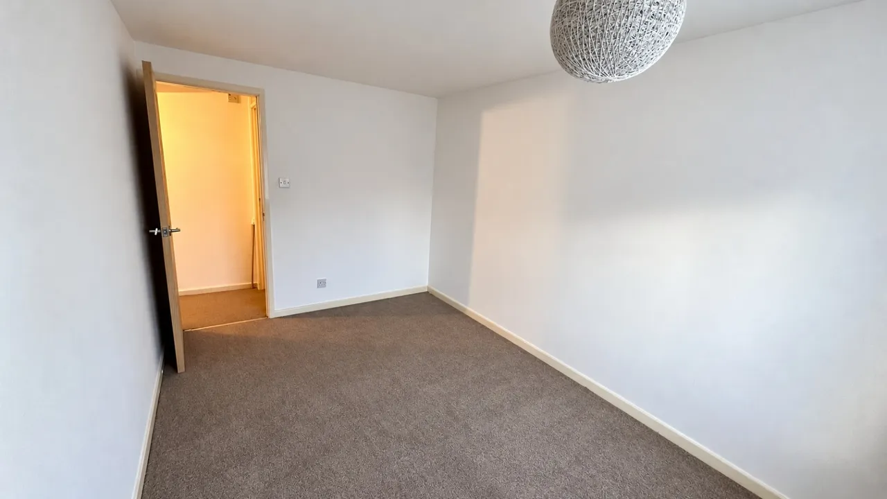 Spacious Three-Bedroom House to Rent, photo 7